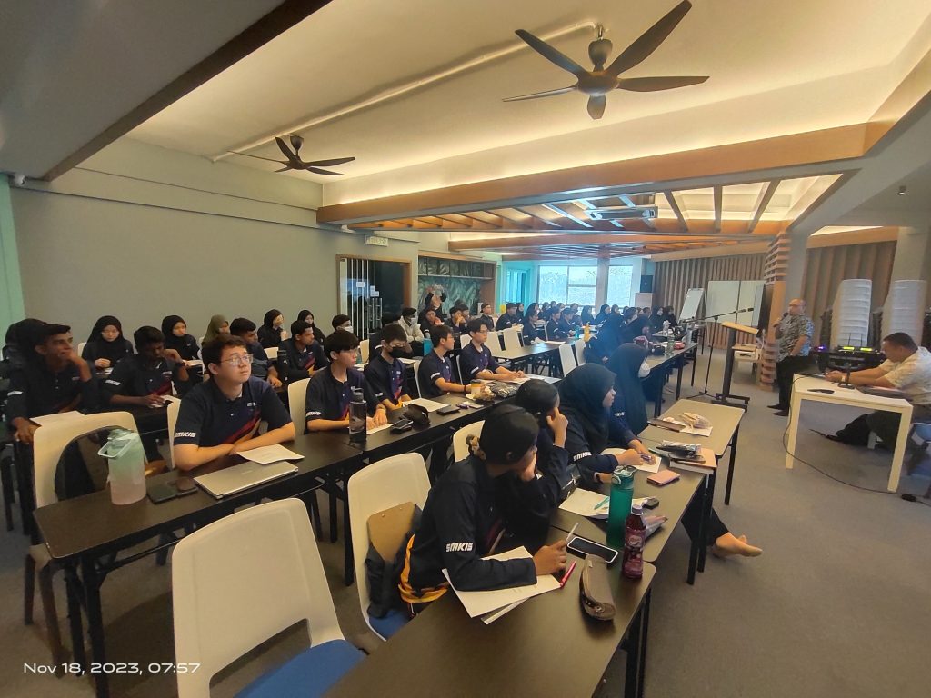 18 | TEKNIK JAWAB SOALAN SPM SMKIS8_075753