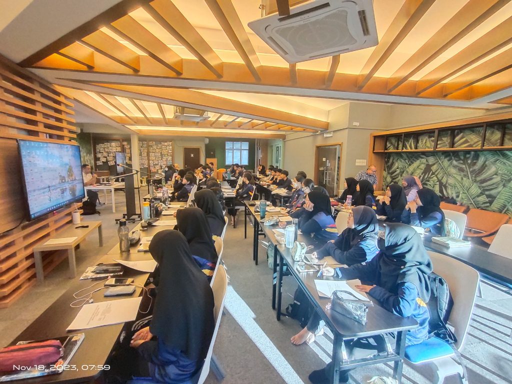 18 | TEKNIK JAWAB SOALAN SPM SMKIS8_075953